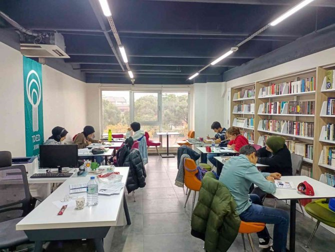 Yunusemre’de Kütüphaneler Kitapseverlerin Uğrak Noktası Oluyor