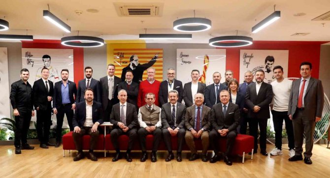 Gsyi̇ad Sarı Kırmızı Kareler Yarışmasının Oylaması Yapıldı