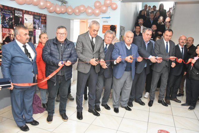 Eşi Adına Bilişim Sınıfı Açtı