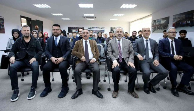 Ai̇çü’de “Genç Girişimciler İçin E-ticaret” Eğitimi Verilmeye Başlandı