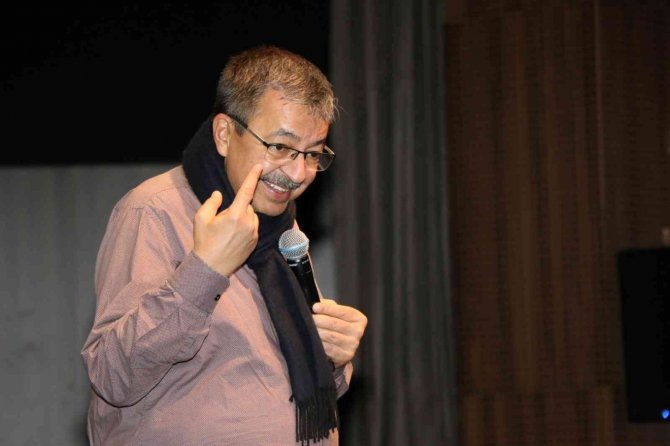 Hayati İ̇nanç: "Kılıbık Olmanın Çok Faydasını Gördüm, Beyler Size De Öneririm"