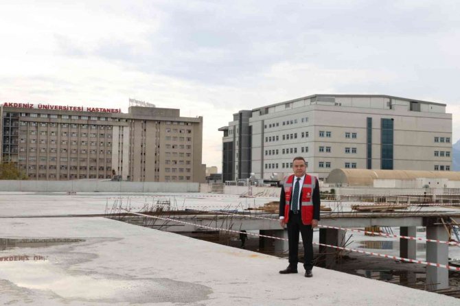 Akdeniz Üniversitesi Katlı Otopark’ın Kaba İnşaatı Yıl Sonuna Tamamlanacak