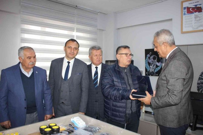 Eşi Adına Bilişim Sınıfı Açtı