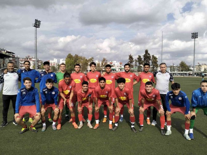 Döşemealtı U-18 Futbol Takımından Farklı Galibiyet
