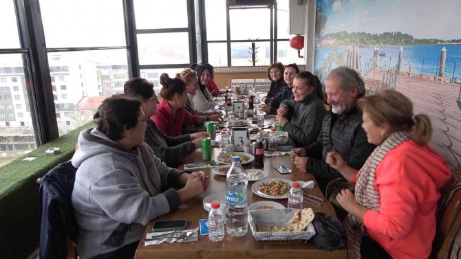 Nemrut Dağı’nda Mahsur Kalan 14 Turist Kurtarıldı