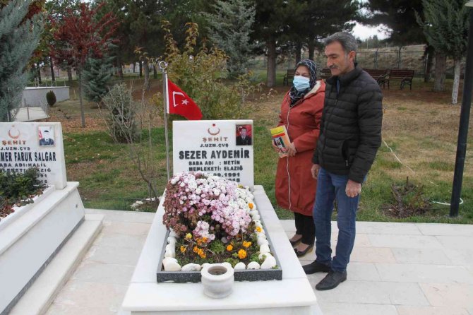 Şehit Annesi Oğlu İçin Türkü Yazdı, Dinleyenler Duygulandı