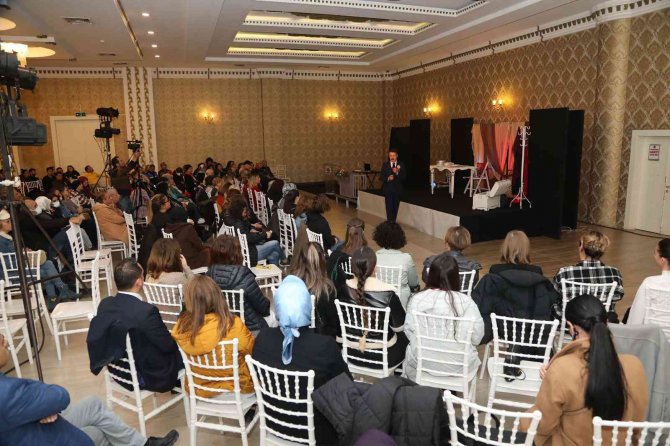 “Sardunya Kokan Kadınlar” Sahnelendi