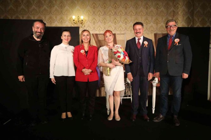 “Sardunya Kokan Kadınlar” Sahnelendi