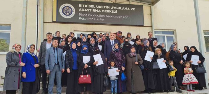 Bitkisel Üretim Uygulama Ve Araştırma Merkezinde Çiftçilere Eğitim Verildi