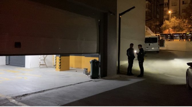 Bahçelievler’de Marketin Deposunu Soymaya Çalışan Hırsızları Polis Ekipleri Suçüstü Yakaladı