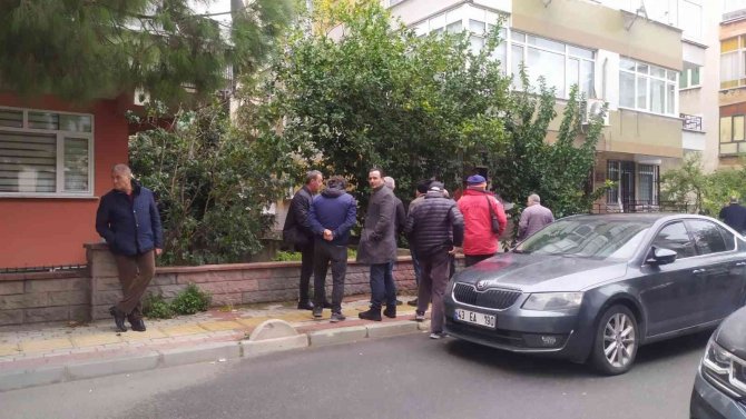 Bakırköy’de Tamir İçin Çıktığı Çatıdan Düşen Şahıs Hayatını Kaybetti