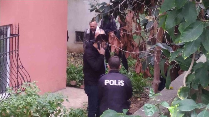 Bakırköy’de Tamir İçin Çıktığı Çatıdan Düşen Şahıs Hayatını Kaybetti