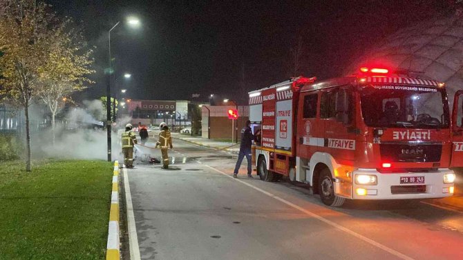 Balıkesir’de Yanan Motoru İtfaiye Ekipleri Söndürdü
