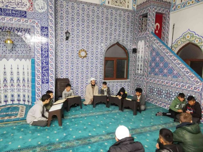Havran’da Sabah Namazı Buluşmaları Camilere İlgiyi Artırıyor