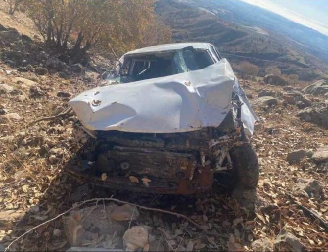 Baba İle Oğlu Hurdaya Dönen Araçtan Sağ Çıktı