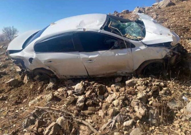 Baba İle Oğlu Hurdaya Dönen Araçtan Sağ Çıktı