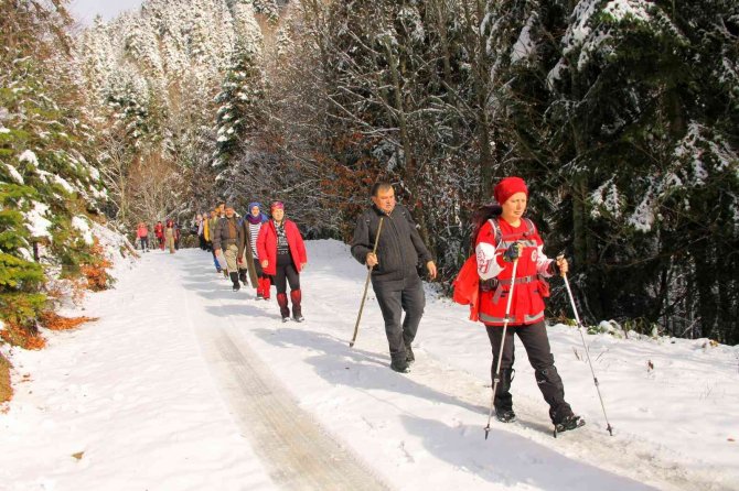 Karla Kaplı Yaylalarda Doğa Yürüyüşü