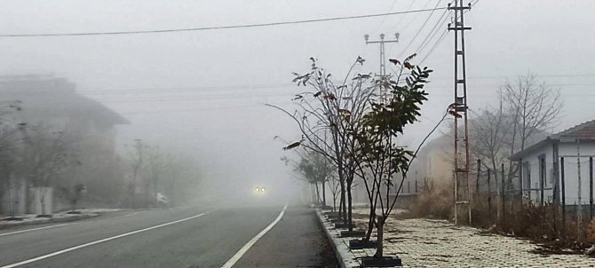 Çekerek’te Sis Nedeniyle Görüş Mesafesi 15 Metreye Düştü