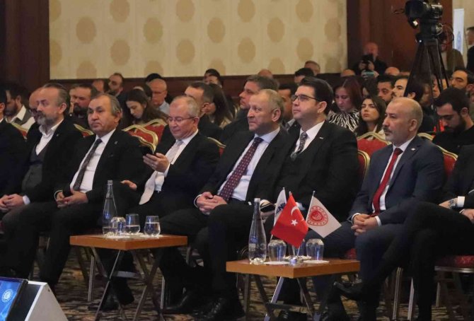 Deni̇b Başkanı Memişoğlu; “2022’yi Geçen Yıla Göre Yüzde 5 İle 6 İhracat Artışıyla Kapatacağız”