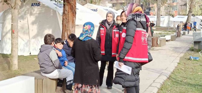 Depremin İzlerini Silebilmek İçin Gece Gündüz Çalışıyorlar