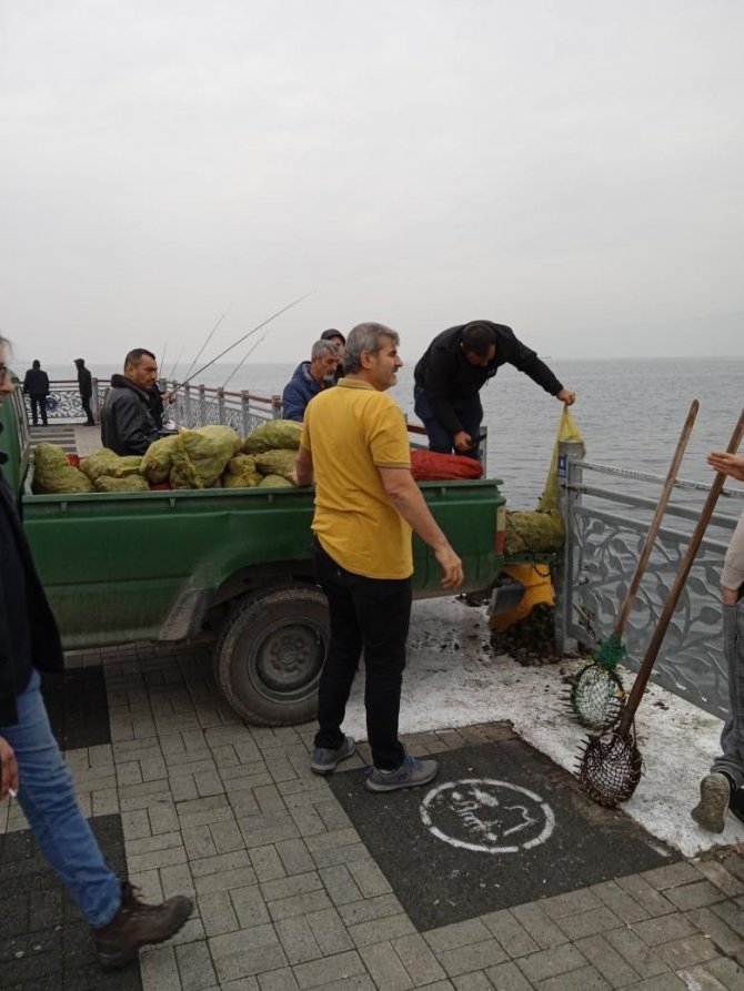 Kaçak Midye Avcılarına Operasyon: Ele Geçirilen Midyeler Denize Bırakıldı