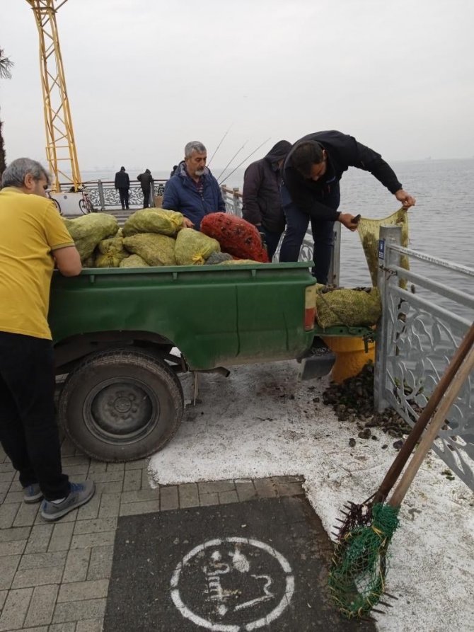 Kaçak Midye Avcılarına Operasyon: Ele Geçirilen Midyeler Denize Bırakıldı