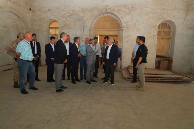 Sarı Okul Restore Ediliyor