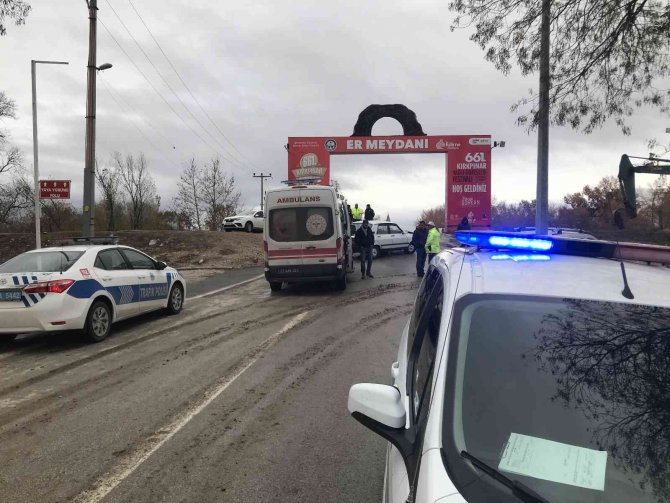 Edirne’de Kazaya Karışan Sürücü Otomobiliyle Olay Yerinden Kaçtı: 1 Yaralı
