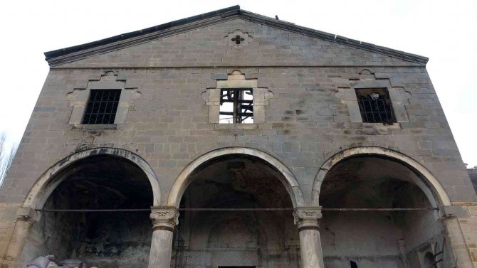 Kilisenin Sahipleri: “Babamızdan Miras Kalan Kilise Tapulu Malımızdır, Burası Tescili Bir Yapı Olduğu İçin Yıkamıyoruz