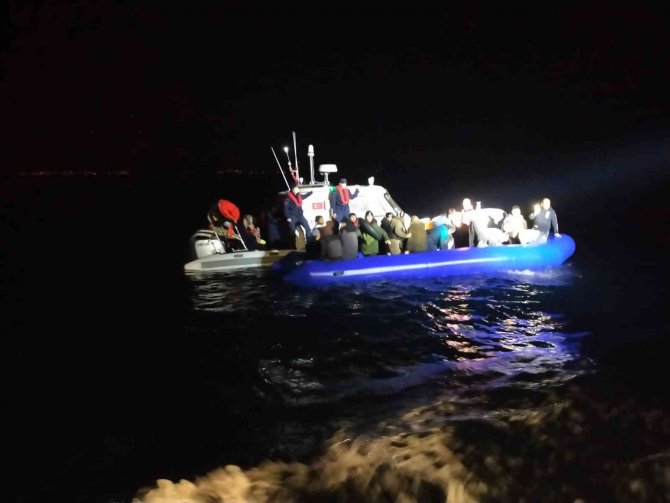 İ̇zmir’de 42 Göçmen Yakalandı, 37 Göçmen Kurtarıldı