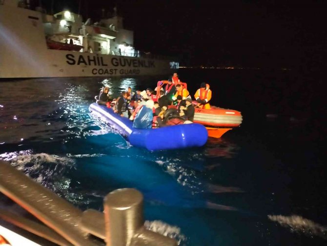 İ̇zmir’de 42 Göçmen Yakalandı, 37 Göçmen Kurtarıldı
