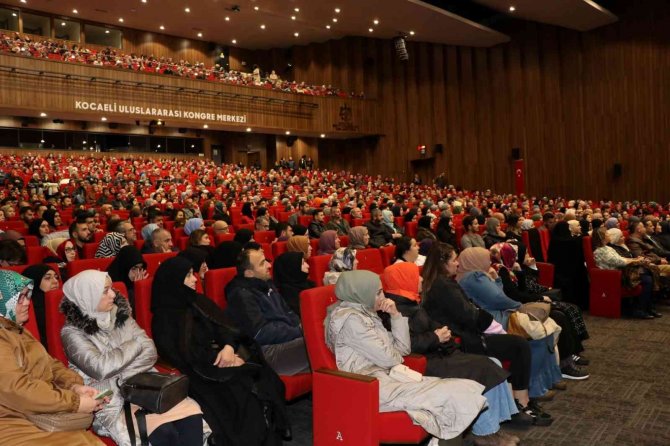 Hayati İ̇nanç: "Kılıbık Olmanın Çok Faydasını Gördüm, Beyler Size De Öneririm"