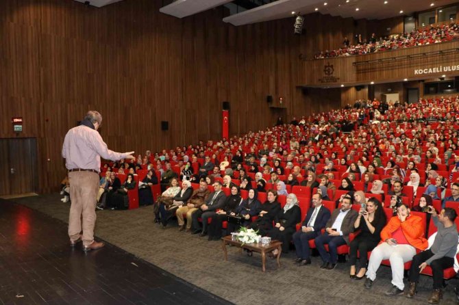 Hayati İ̇nanç: "Kılıbık Olmanın Çok Faydasını Gördüm, Beyler Size De Öneririm"