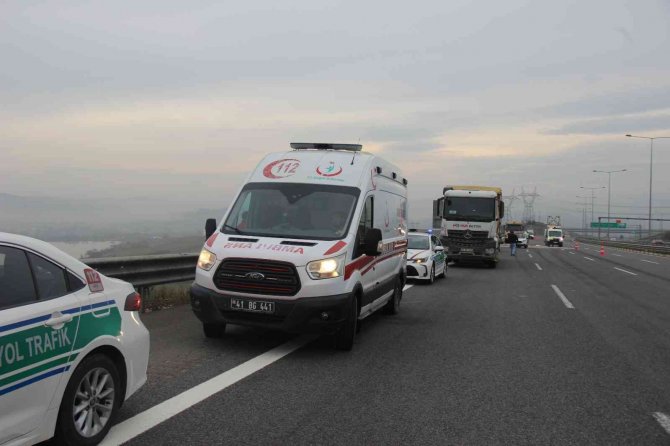Kuzey Marmara Otoyolu’nda Kamyon Tıra Arkadan Çarptı: 3 Yaralı