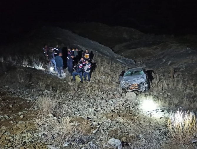 Otomobil 60 Metreden Şarampole Uçtu: 1 Ölü, 1 Yaralı