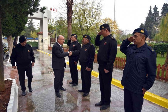 Vali Karadeniz Emniyet Ve Jandarma Çalışmaları Hakkında Bilgilendirildi