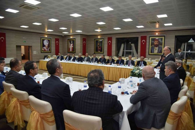 İ̇ki Müdür İçin Veda Yemeği Düzenlendi