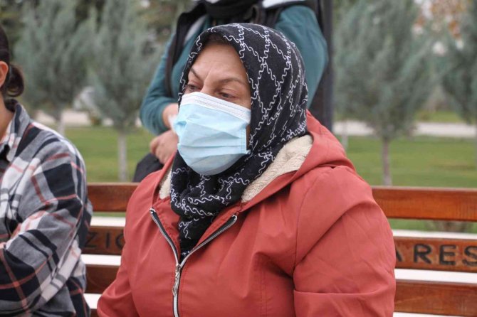 Şehit Annesi Oğlu İçin Türkü Yazdı, Dinleyenler Duygulandı