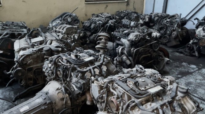 Mersin’de Yasa Dışı Yollardan Ülkeye Sokulan 53 Adet Araç Motoru Ele Geçirildi