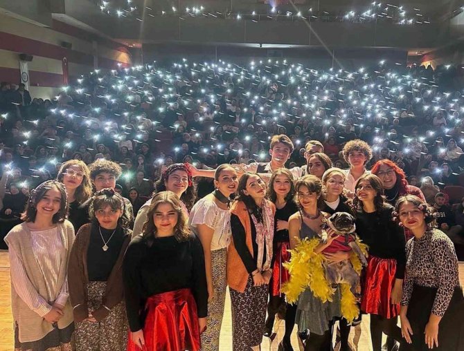 Kuvayı Milliye Destanı Ve Sahne Işıkları’na İzleyiciden Tam Not