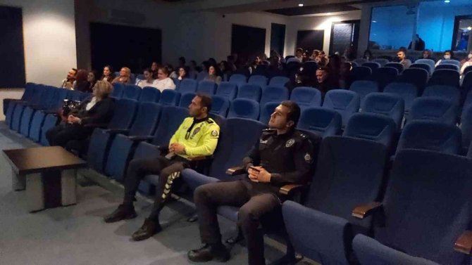 Muğla’da Öğretmenlere Trafik Eğitimi Verildi