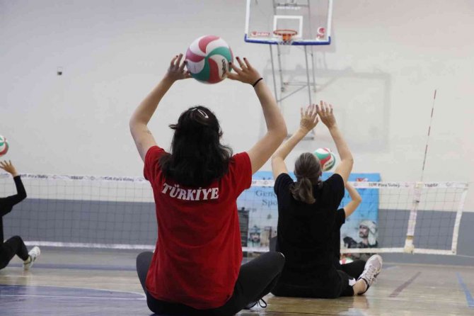 Oturarak Voleybol Kadın A Milli Takımı Karaman’da Çalışmalara Devam Ediyor