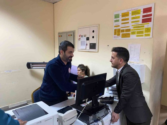 Öz Sağlık İ̇ş Diyarbakır Şube Başkanı Aküzüm, Tıbbi Sekreterleri Dinledi