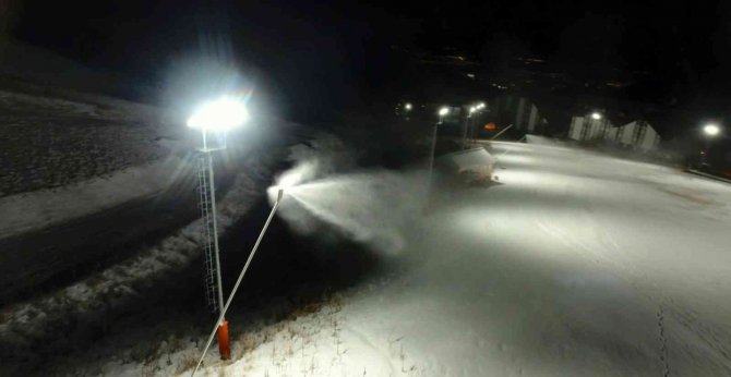 Palandöken’de Kayak Sezonu İçin Suni Karlama Çalışmaları Başladı