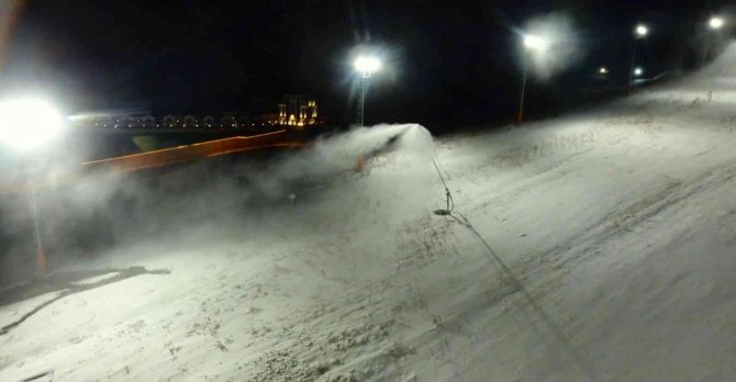 Palandöken’de Kayak Sezonu İçin Suni Karlama Çalışmaları Başladı