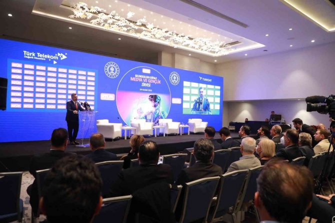 Her 10 Gençten Yaklaşık Üçü Dijital Okuryazarlık Seviyesinde