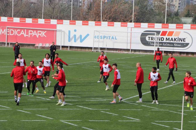 Jakub Szumski: "Tek Yapmamız Gereken 2 Maçtan 6 Puan Almak"