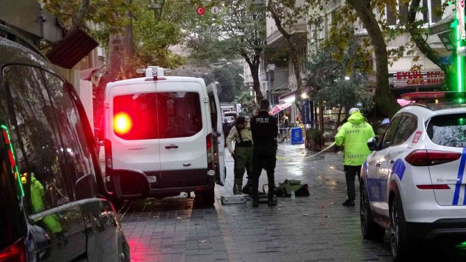 Taksim’de Yol Kenarına Bırakılan Valiz Paniğe Neden Oldu