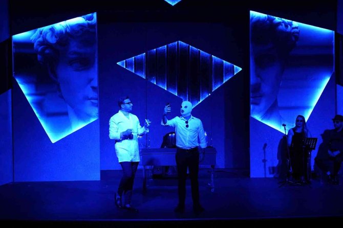 ’Çirkin’ 25. Uluslararası Ankara Tiyatro Festivalinde Ankaralılarla Buluştu