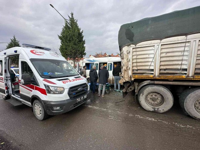 Tavşanlı’da Trafik Kazası; 2 Yaralı